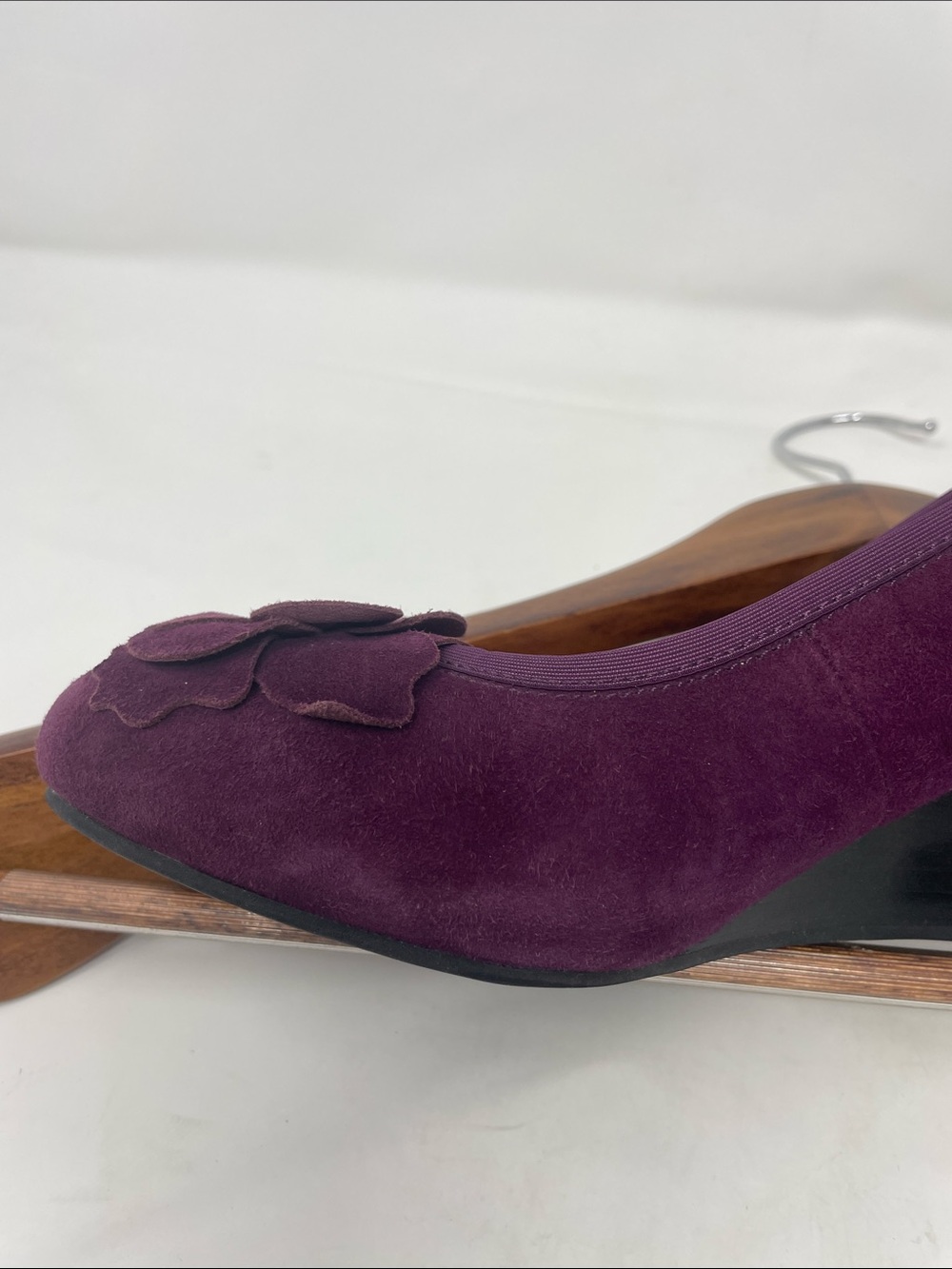 Vionic Plum Suede-Like Wedged Heel Pump Size 10 Excellent Condition - Picture 13 of 15